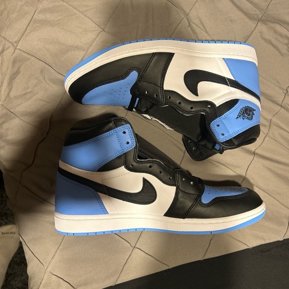 Size 11 - Jordan 1 Retro OG High UNC Toe - Picture 6 of 9